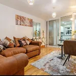 Smethwick - House - Sleeps 8 - Parking
