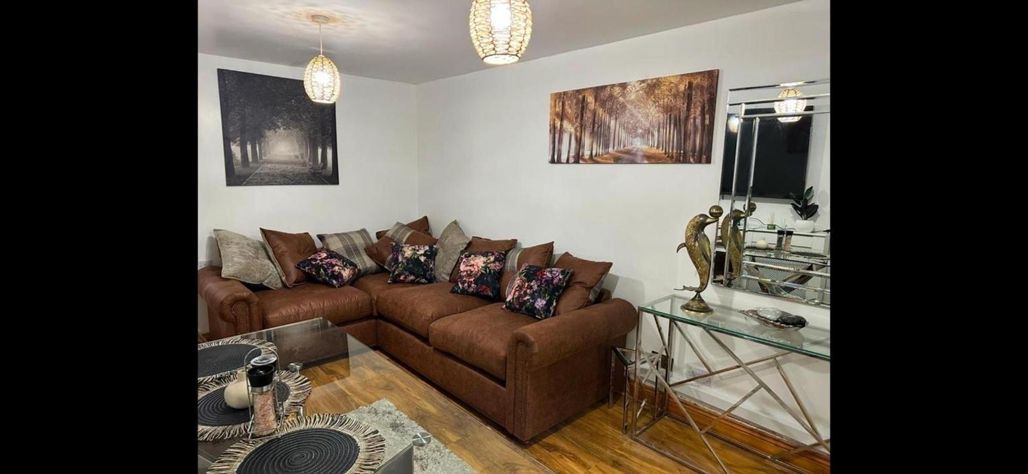 Smethwick - House - Sleeps 8 - Parking Holiday home *
