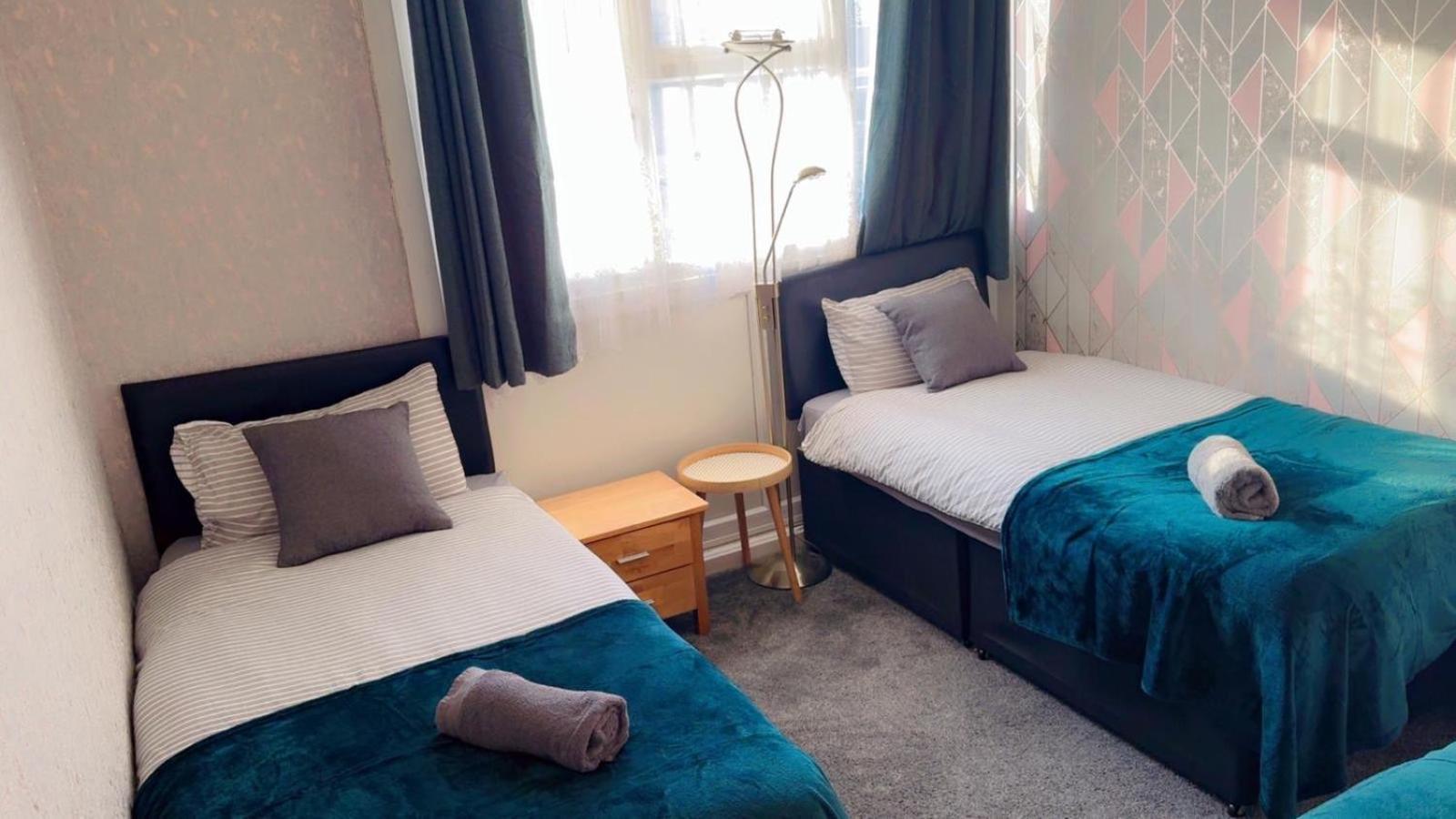 Holiday home Smethwick - House - Sleeps 8 - Parking Birmingham
